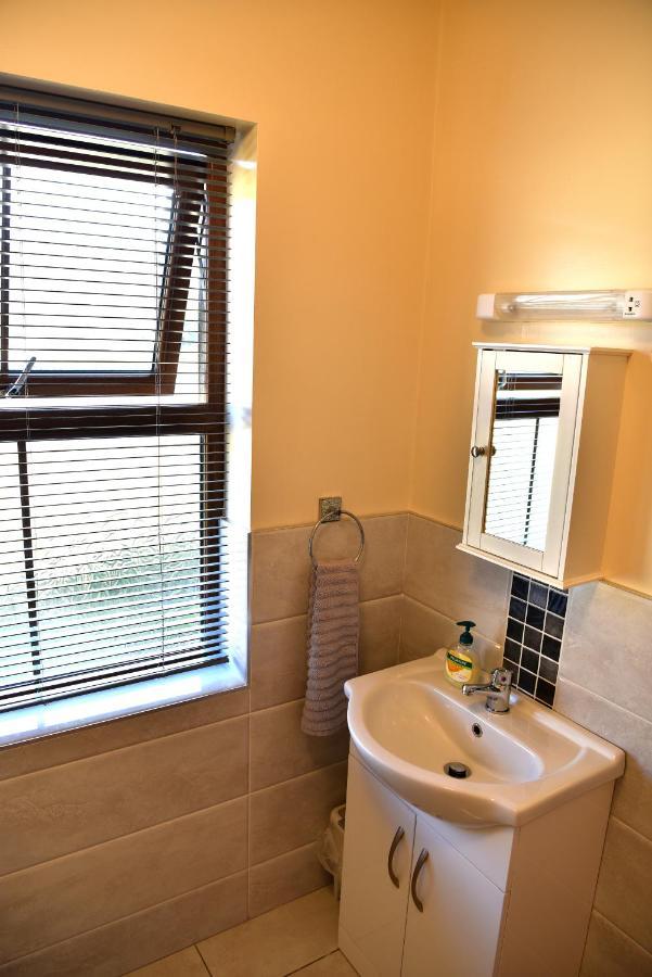 Sea View Apartment Downings Buitenkant foto